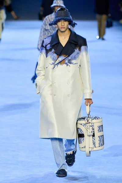 Look 22